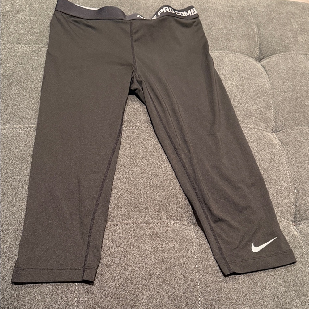 Nike Pro Combat Black Crop